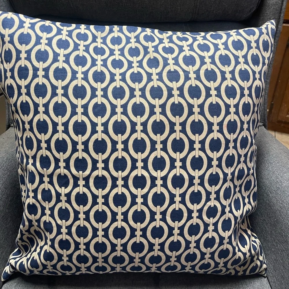 Pottery Barn Elegant Chain Link Patterned Pillow Cover